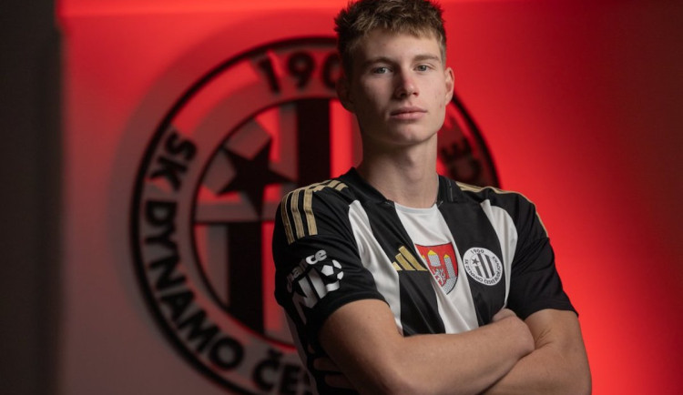 Dynamo si pojistilo další talent. Profesionální smlouvu podepsal útočník Jáchym Štindl