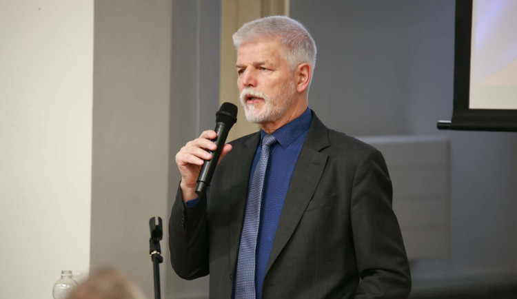 Osmapadesátiletý muž z Prostějovska vyhrožoval prezidentovi na internetu. Policie ho už zatkla