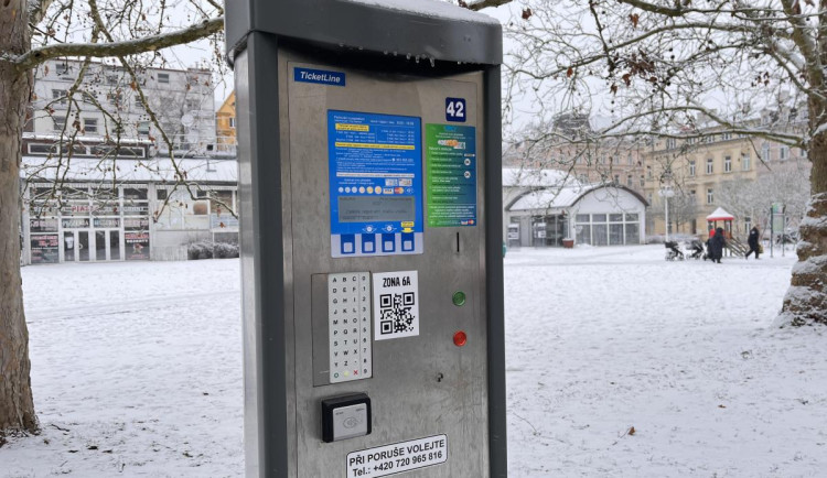 Nový ceník i úpravy zón: Parkování v Karlových Varech se od neděle změní