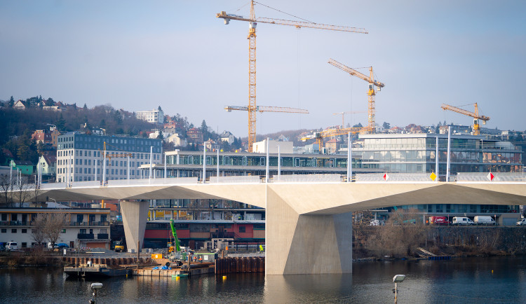 ANKETA: Dvorecký nebo Anežky České? Praha spustila hlasování o názvu nového mostu