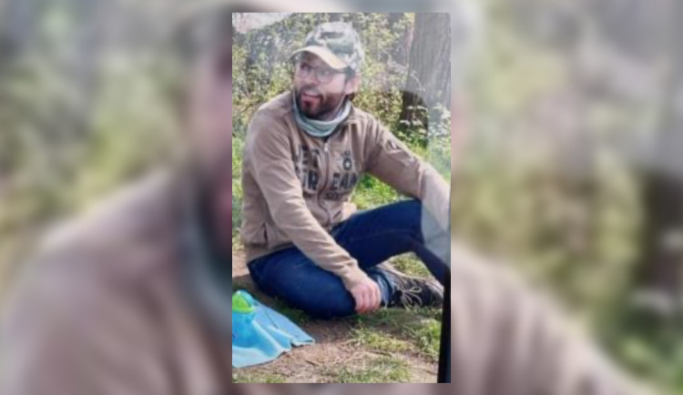 Muž zmizel po odchodu z ubytovny, už den ho nikdo neviděl