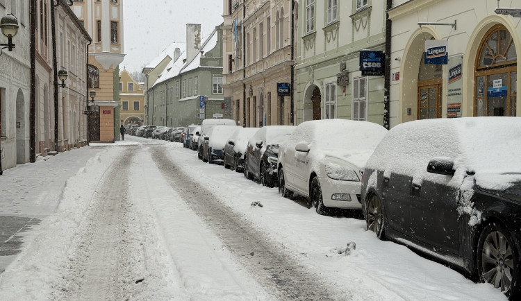 V noci přijde sníh. Místy může napadnout až 13 centimetrů