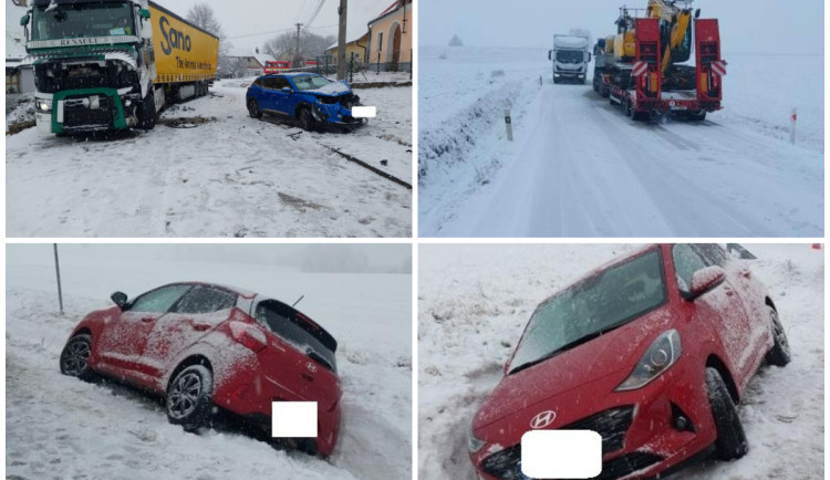 Na Vysočině sněží. Na silnicích začínají problémy, od rána bourala řada řidičů
