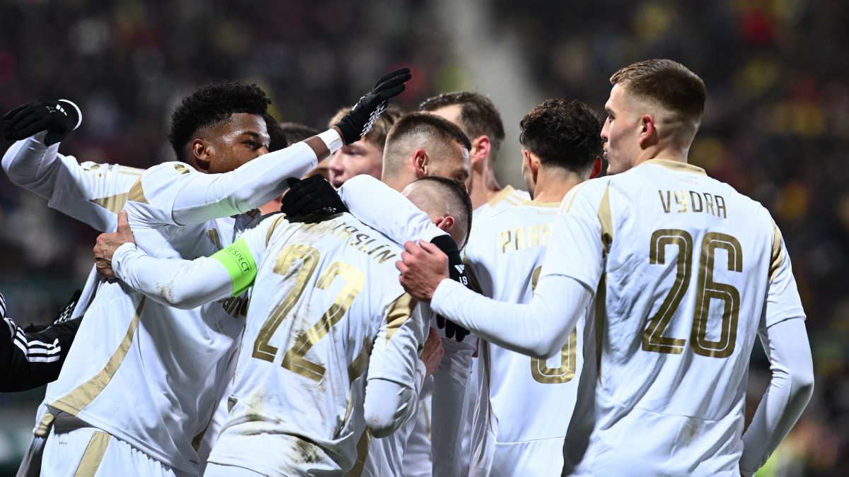 Fotbalisté Sparty začali ligové jaro výhrou 3:0 na Dukle, dva góly dal Haraslín