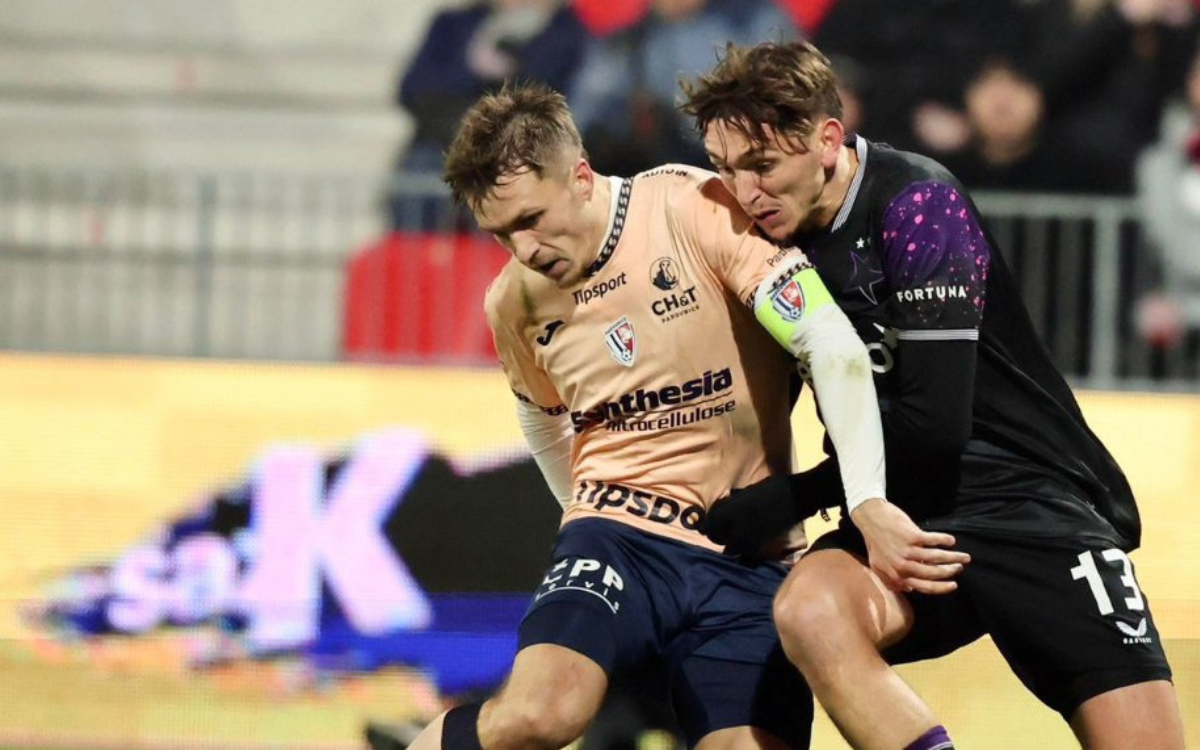 Fotbalisté Slavie remizovali v oslabení s Pardubicemi 1:1 a ligu vedou o pět bodů