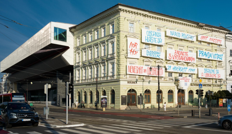 Výstava v Praze mapuje situaci ve Slovenské národní galerii po nástupu vlády