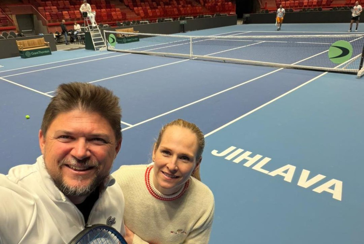 Z ledu na kurt za 42 hodin. Horácká aréna je nachystaná na první Davis Cup v Jihlavě. Foto: Se svolením Martina Prokopa