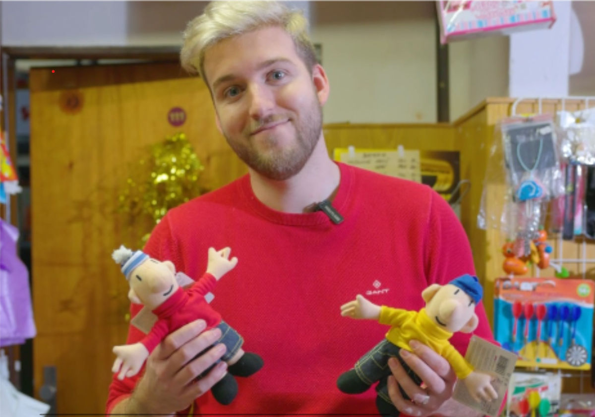 Mladý muž koupil končící hračkářství v Semilech, aby hračky rozdal dětem