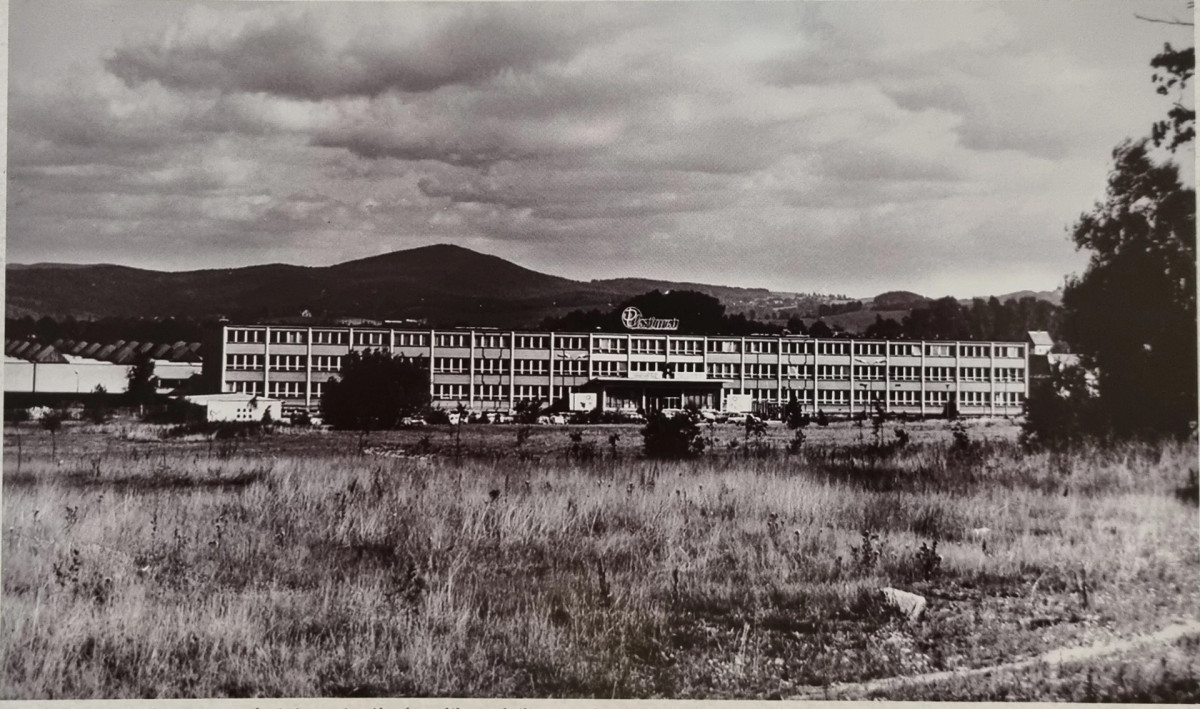 O Plastimatu k Magně. Společnost slaví 80 let. Hledá dobové fotografie