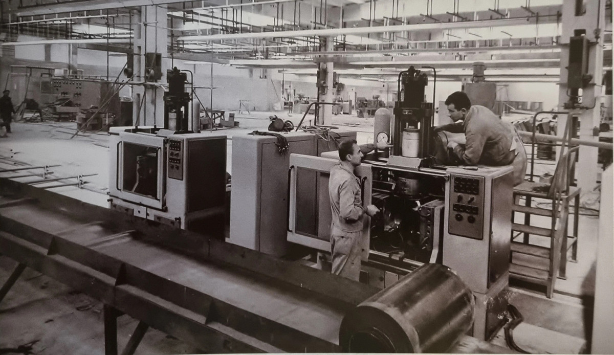 O Plastimatu k Magně. Společnost slaví 80 let. Hledá dobové fotografie