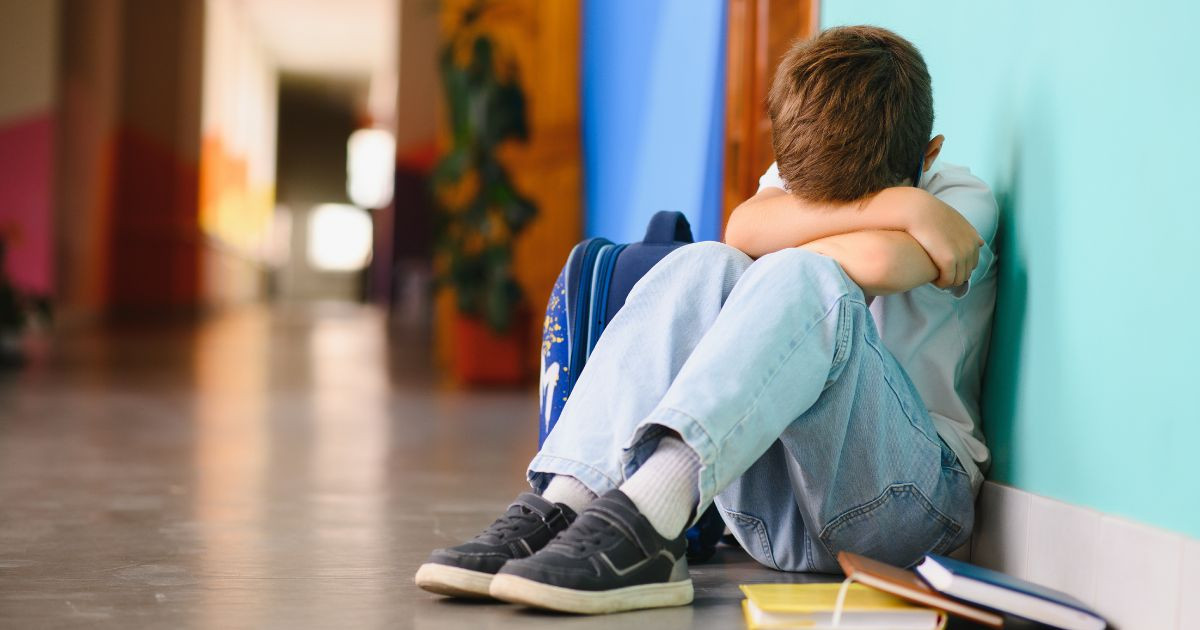 Na pomoc proti šikaně se čeká i měsíc. Školám má pomoci nová krizová linka