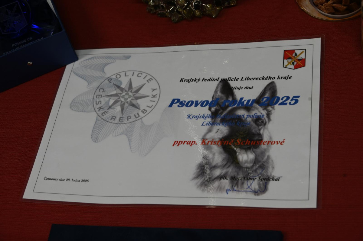 Policistka a psí parťák zachránili loni dva sebevrahy. Teď vyhráli titul Psovod roku