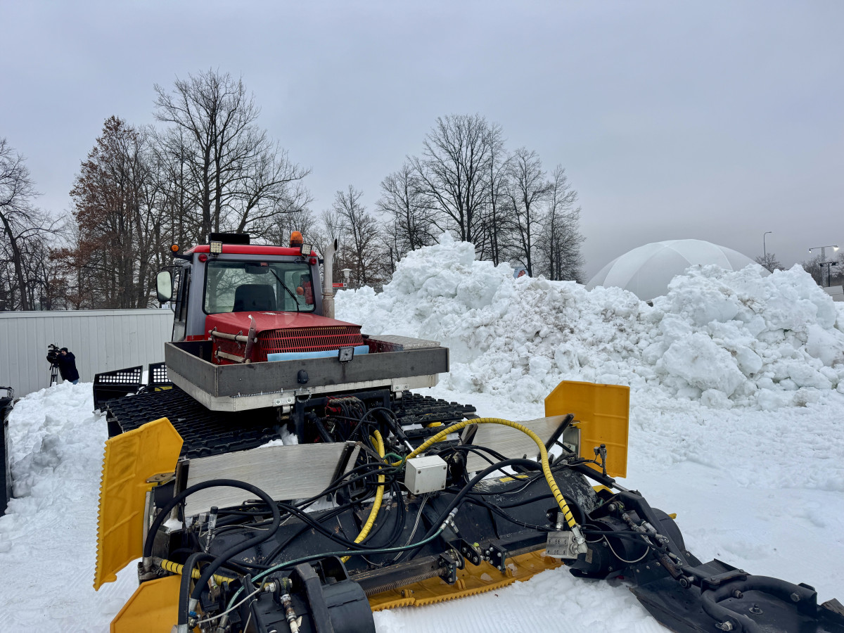 Přípravy olympijského festivalu vrcholí. Kvalitu ledu prověří Jakub Voráček