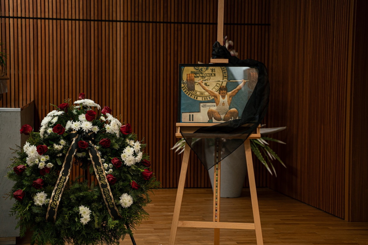 Veřejnost se rozloučila s legendárním vzpěračem Otou Zarembou.