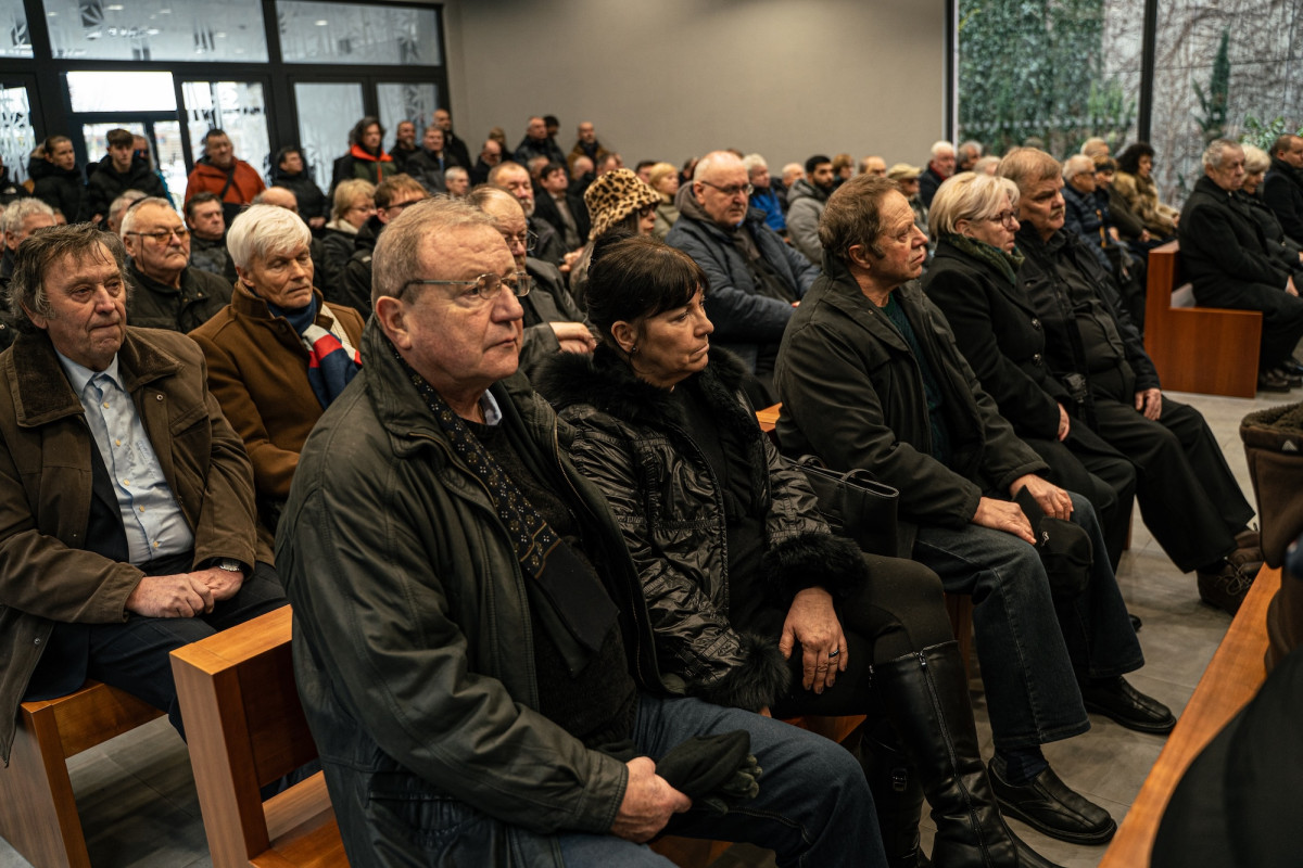 Veřejnost se rozloučila s legendárním vzpěračem Otou Zarembou.