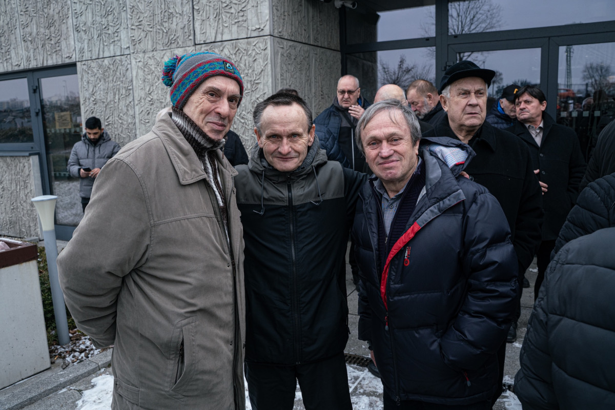 Veřejnost se rozloučila s legendárním vzpěračem Otou Zarembou.