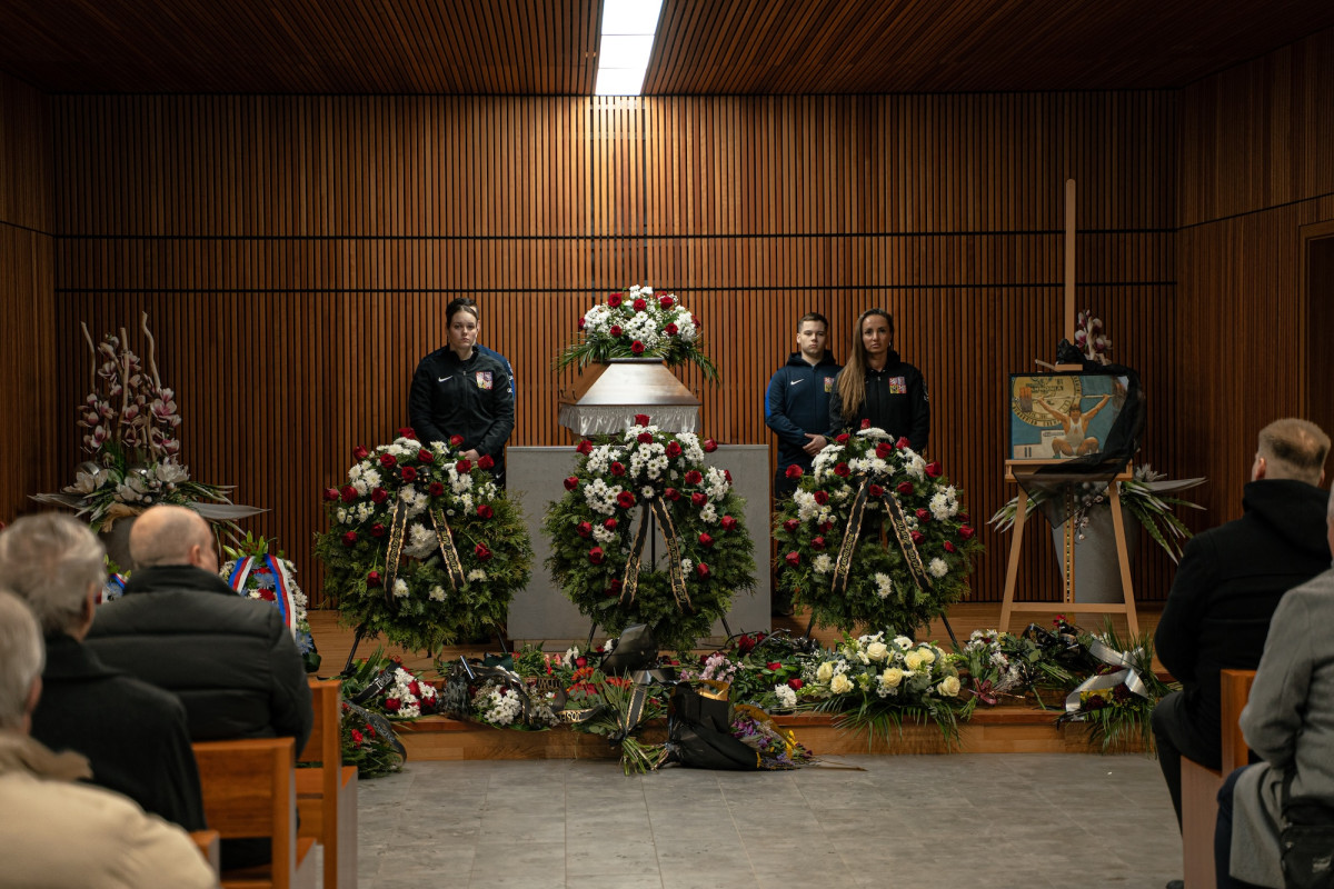 Veřejnost se rozloučila s legendárním vzpěračem Otou Zarembou.