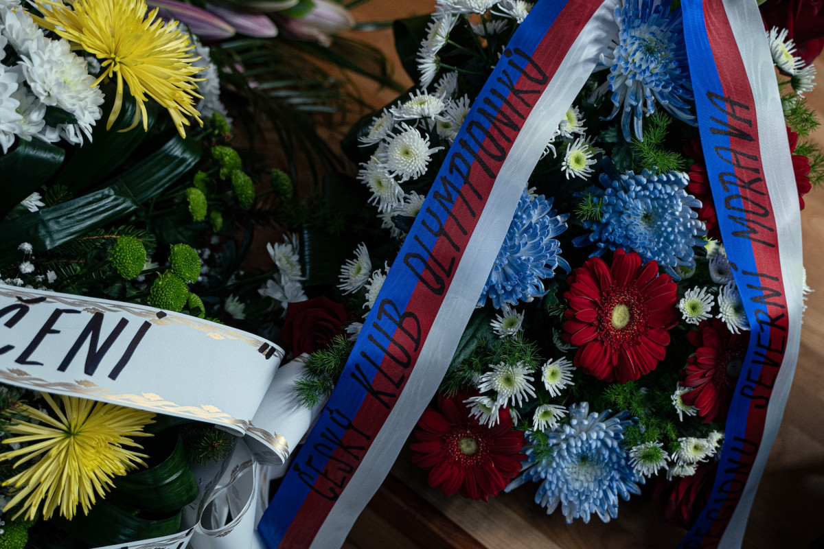 Veřejnost se rozloučila s legendárním vzpěračem Otou Zarembou.