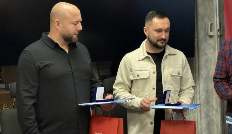 K nehodě vyběhli v pantoflích. Sousedi ze Žebětína zachránili život sraženému motorkáři