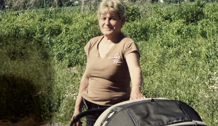 Pomozte nám najít babičku, prosí v Turnově vnuk 70leté ženy trpící Alzheimerem
