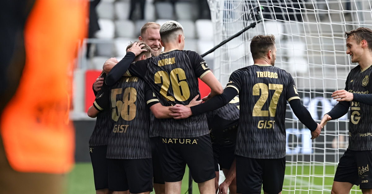 Fotbalisté Hradce Králové porazili Duklu 3:0, dva góly dal kapitán Darida