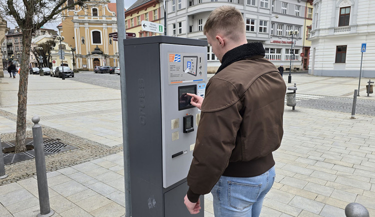 Přerov mění systém parkování na plně digitální. Změna část občanů znejistěla