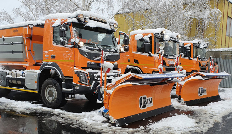 Na zimní údržbu jihočeských silnic padlo o 70 procent více posypu než před rokem
