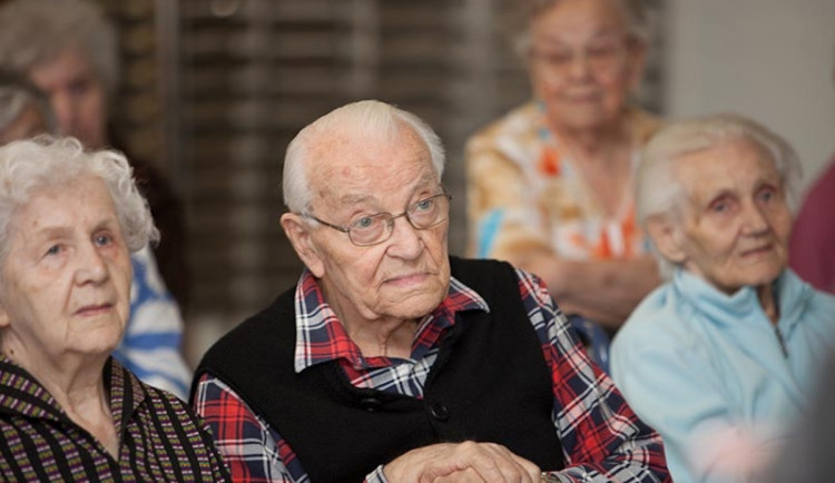 Senioři a postižení z Frenštátu a okolí mohou využívat dotovanou přepravu