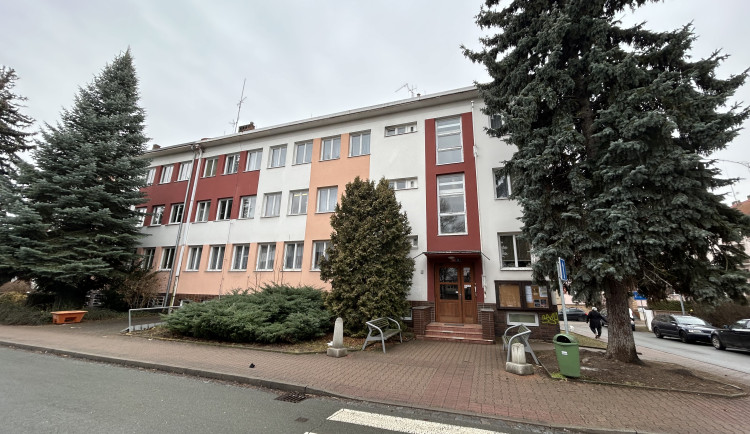 ZUŠ Střezina se možná už letos rozloučí se starou budovou. Modernizace pokračuje