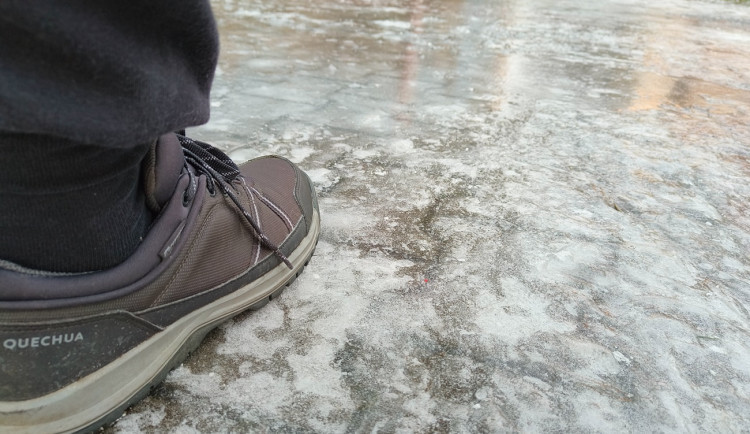 Pozor na ledovku, dnes hrozí téměř v celém Olomouckém kraji. Pak se oteplí až na 12 stupňů