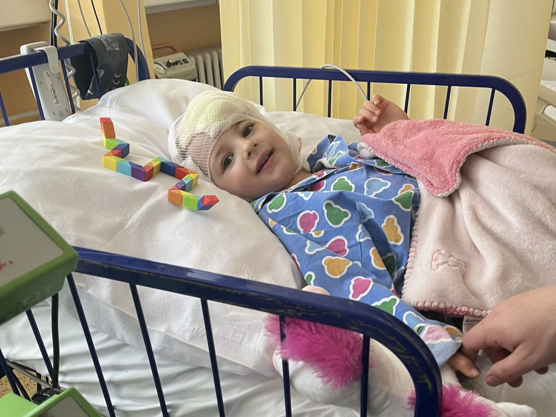 Anežka bojuje se vzácným typem rakoviny, rodina žádá o pomoc s financováním nákladné léčby