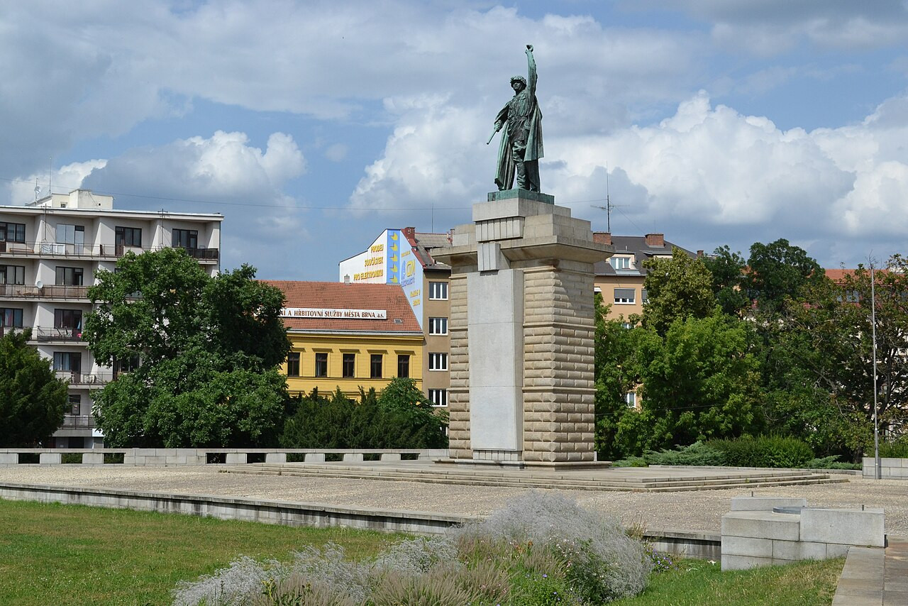 Liberálové chtějí, aby z Moraváku zmizel rudoarmějec. Vznikla antipetice s jediným podpisem