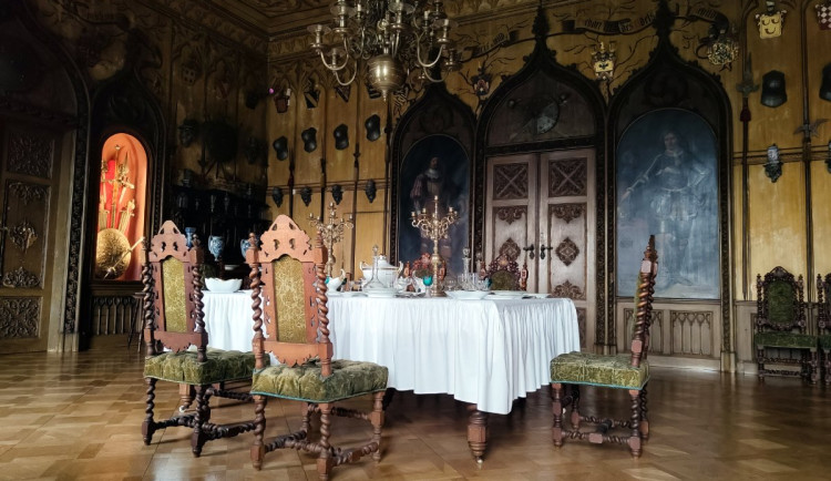 Dědička rodu Walderode získá mobiliář zámku Hrubý Rohozec, NPÚ se neodvolá