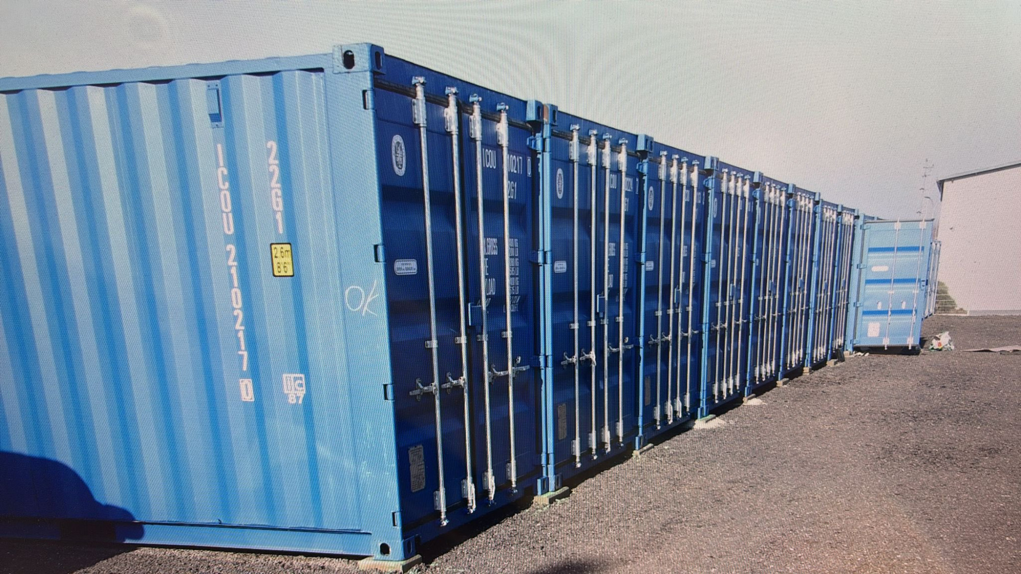 Kriminalisté vyšetřují úmrtí dvou lidí v lodním kontejneru v Písku.