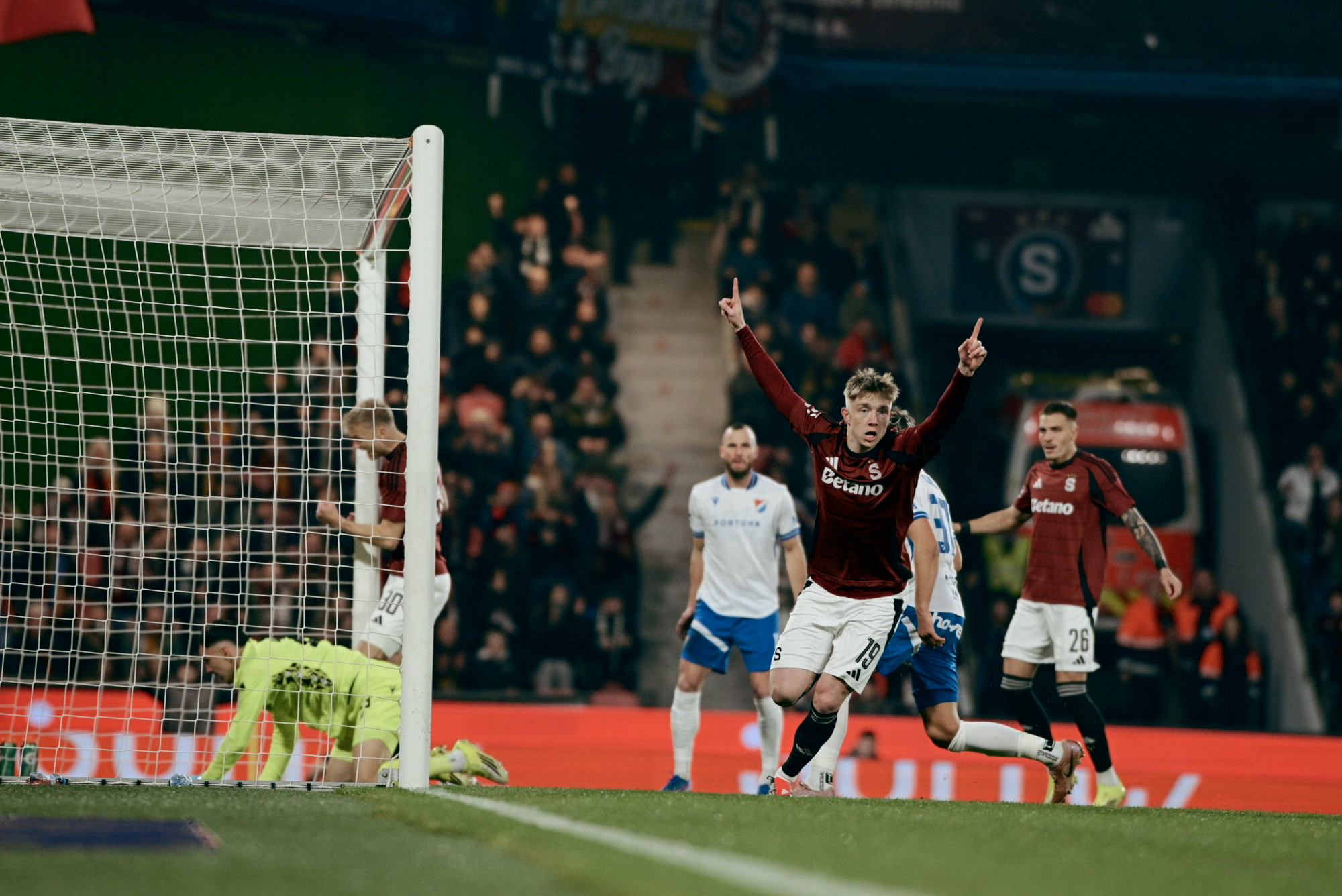 Fotbalisté Sparty přehráli Baník 5:2. Na obhájce titulu z Vršovic ztrácí sedm bodů