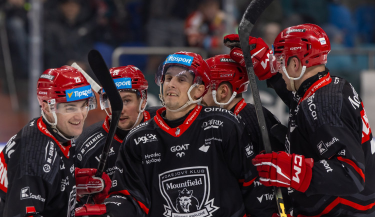 Hokejisté Hradce Králové v souboji o přímý postup do čtvrtfinále porazili Spartu