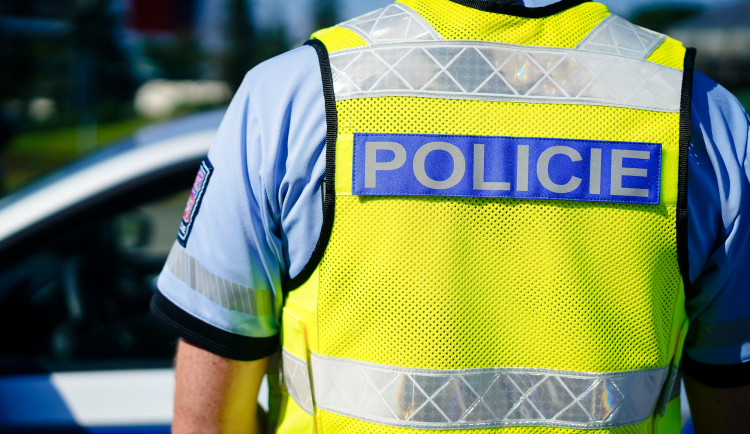 Policisté pátrali po seniorce se stařeckou demencí. Našli ji strážníci, je v pořádku