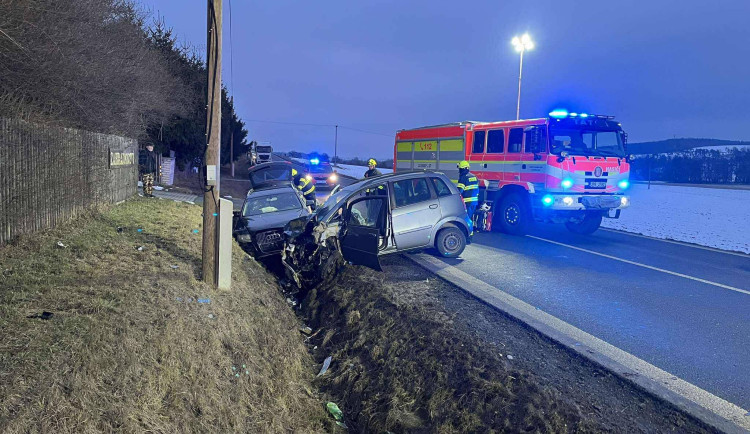 Riskantní předjíždění i tragický střet s tramvají. Únorové nehody se vyžádaly čtyři životy