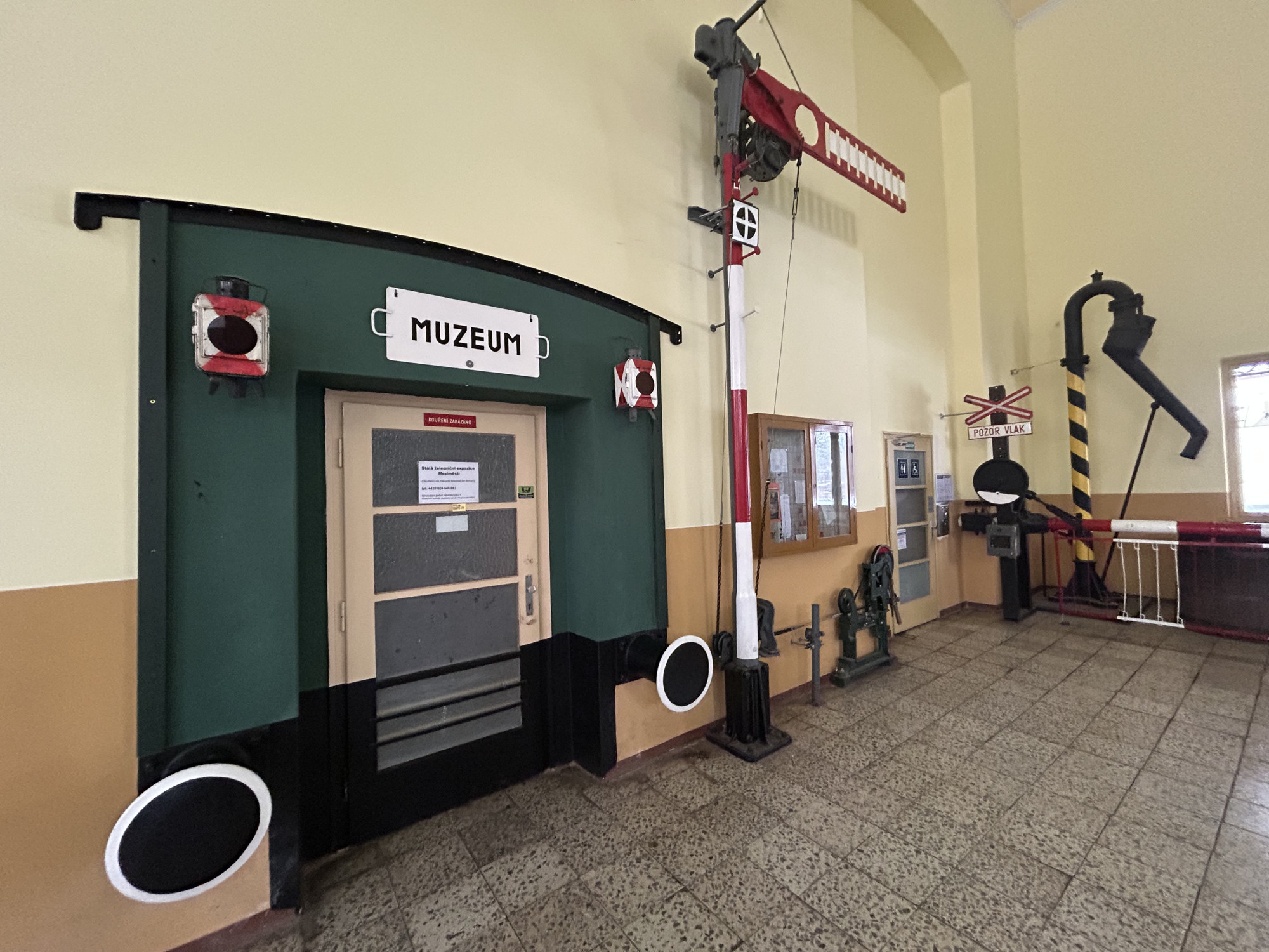 Železniční muzeum v Meziměstí najdete přímo v budově místní stanice