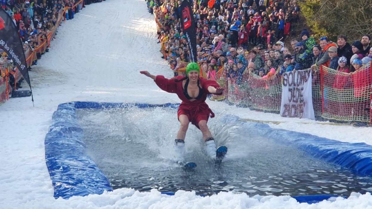 Tak vypadal přejezd louže v roce 2025