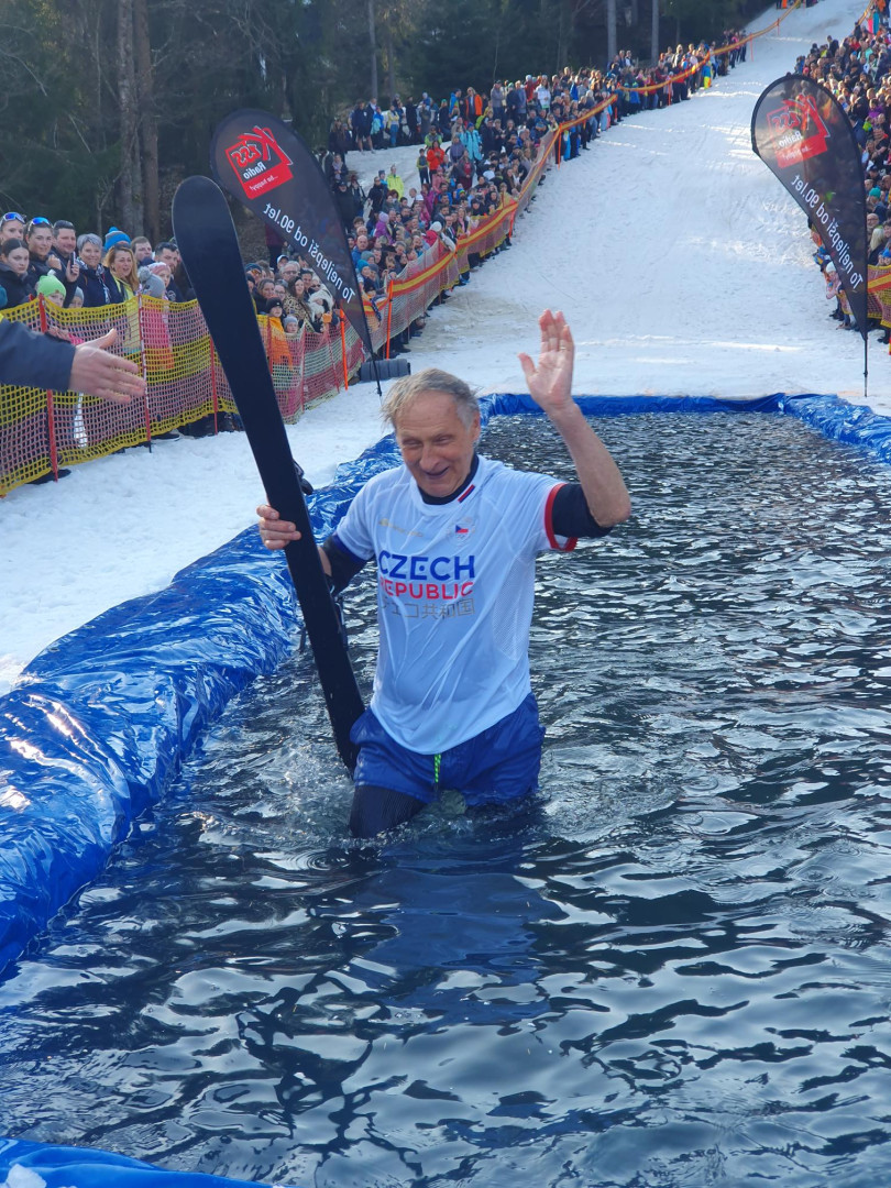 Legendární šumavská Jízda přes louži je drsná show jen pro odvážné lyžaře