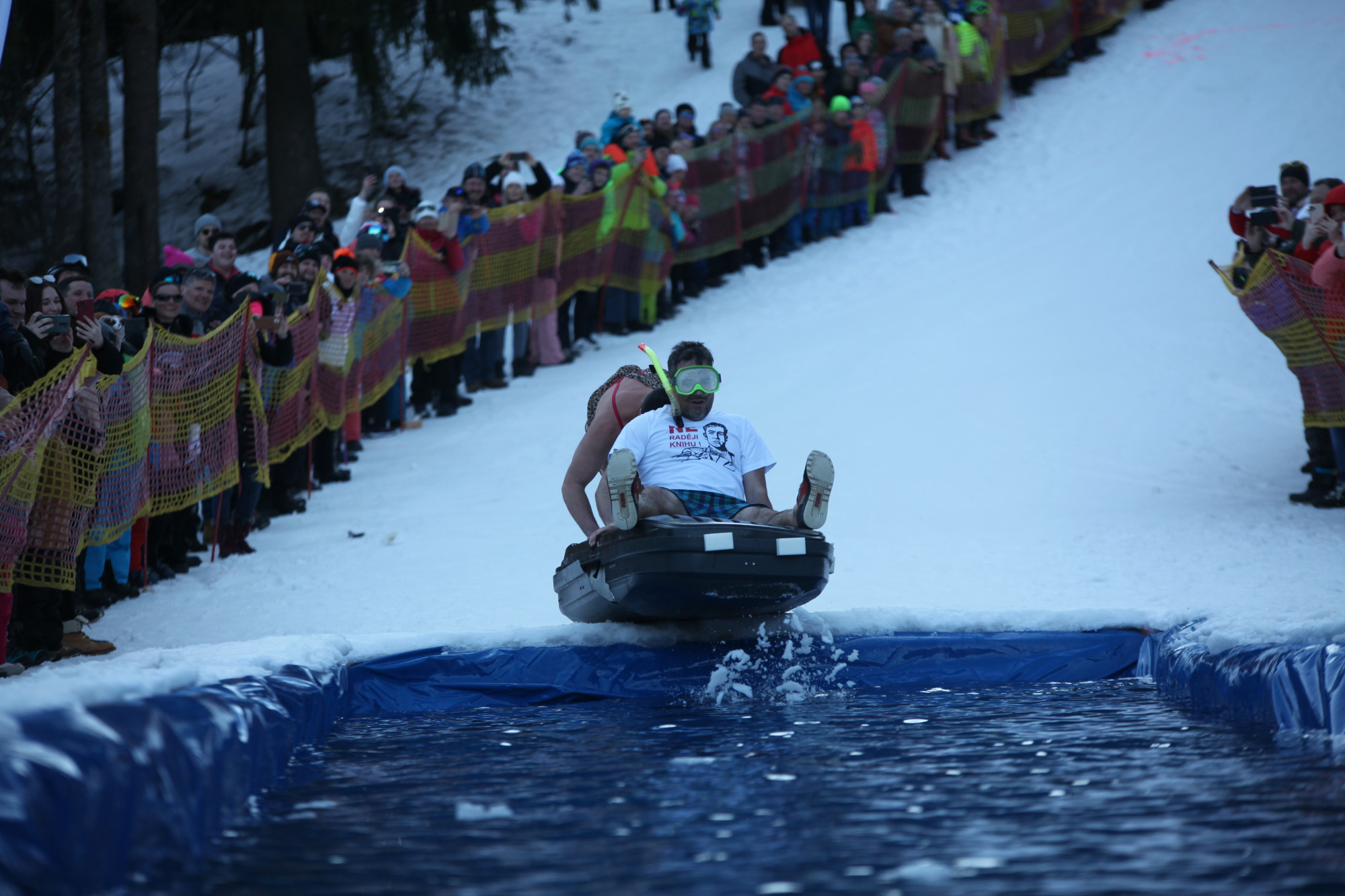 Legendární šumavská Jízda přes louži je drsná show jen pro odvážné lyžaře