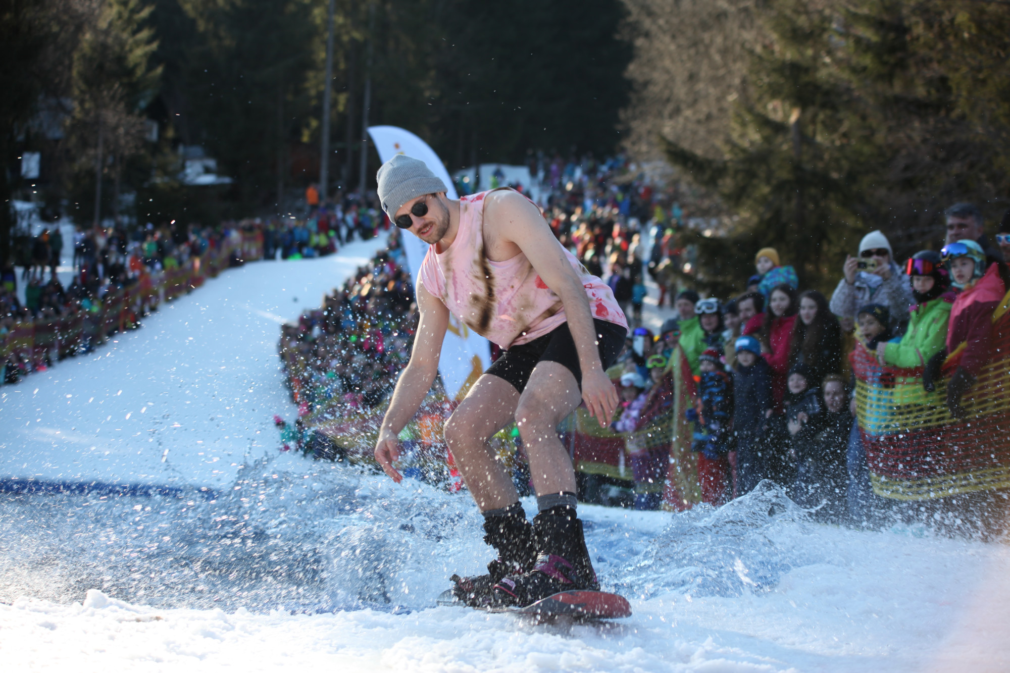 Legendární šumavská Jízda přes louži je drsná show jen pro odvážné lyžaře