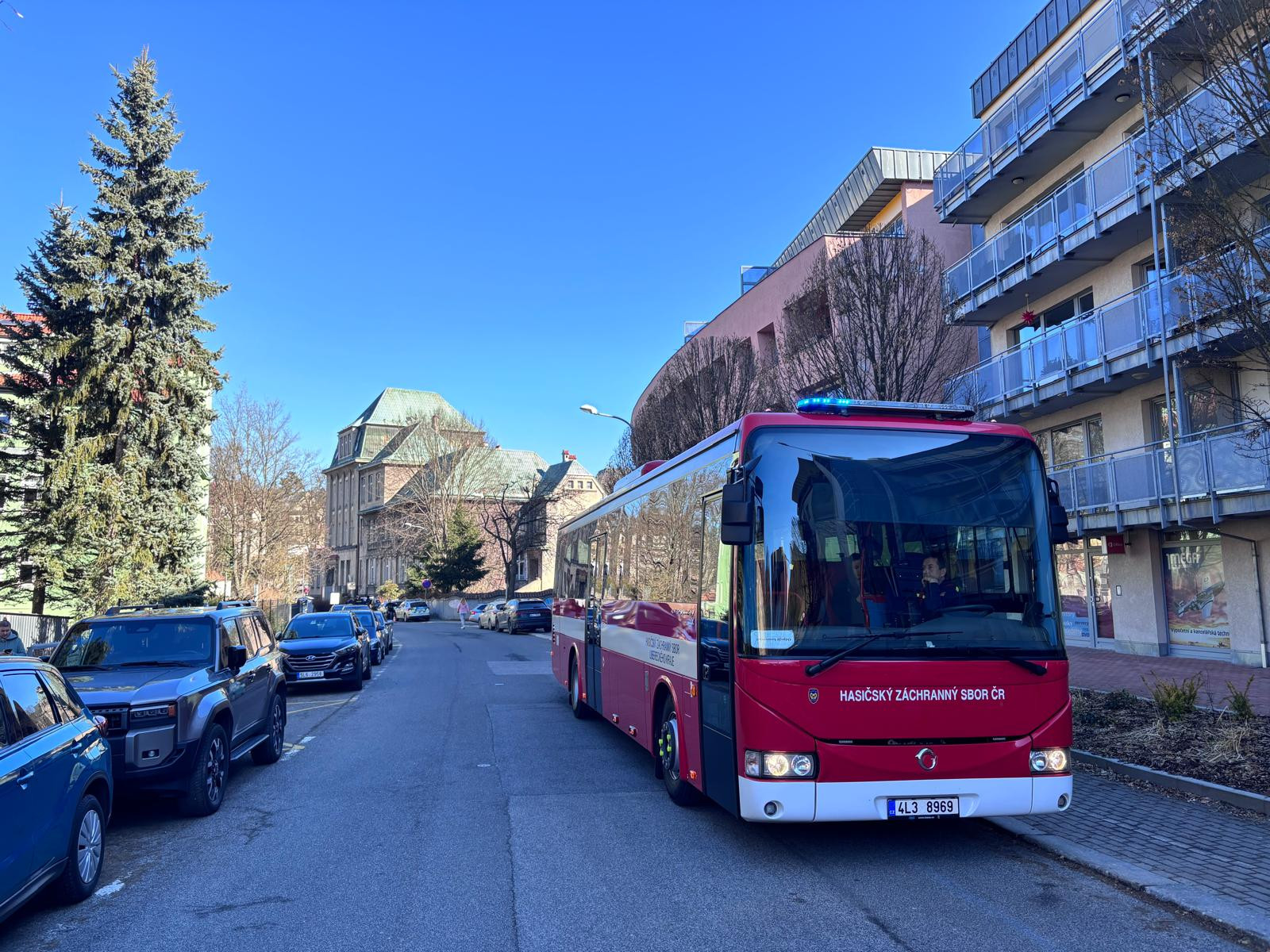 Policie evakuovala budovy liberecké průmyslovky. Anonym ohlásil bombu po e-mailu