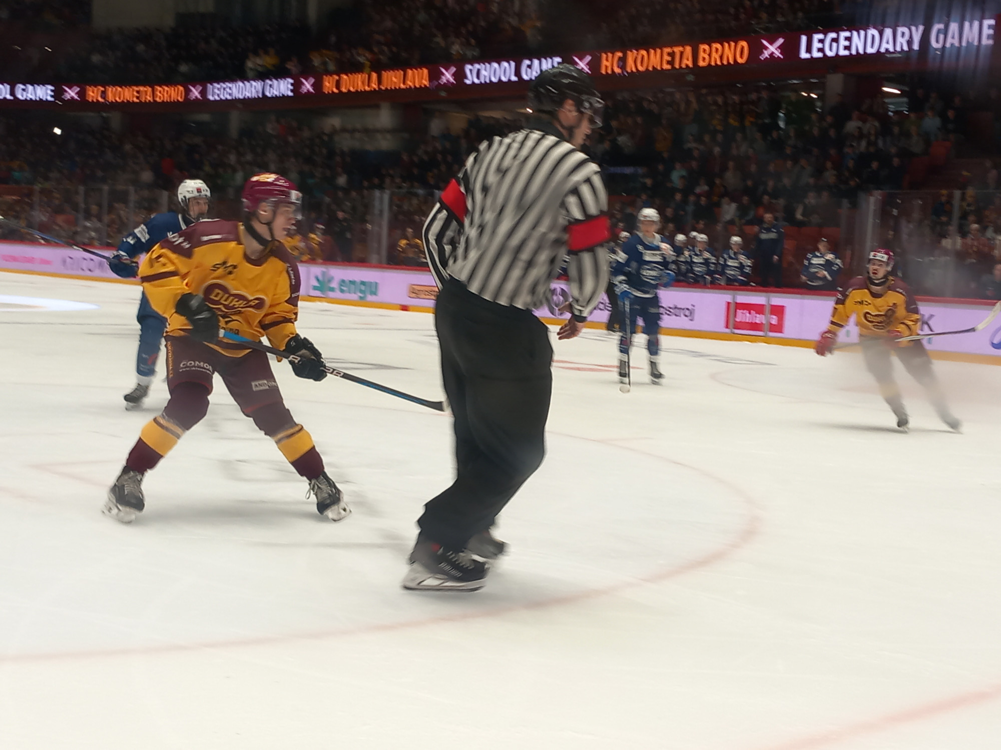 VIDEO: V Horácké aréně se děti snaží o rekord. Junioři Dukly vyzvali Kometu