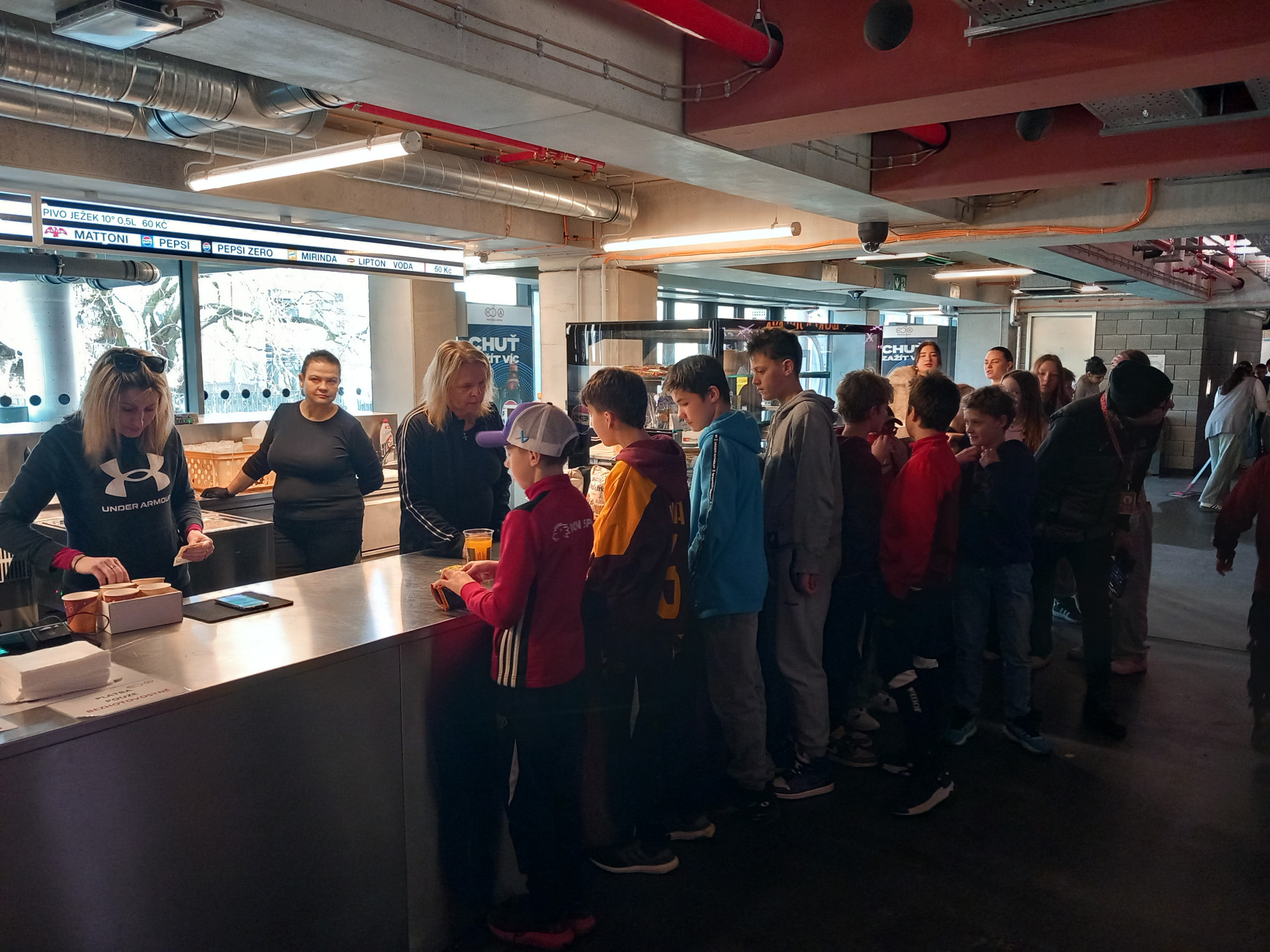 VIDEO: V Horácké aréně se děti snaží o rekord. Junioři Dukly vyzvali Kometu