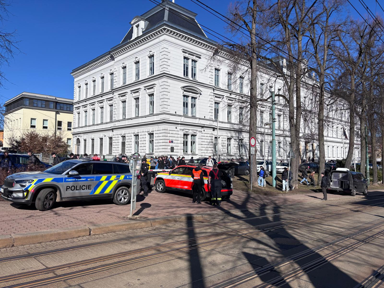 Krátce po půl dvanácté byla evakuace budovy na Masarykově třídě ukončena.