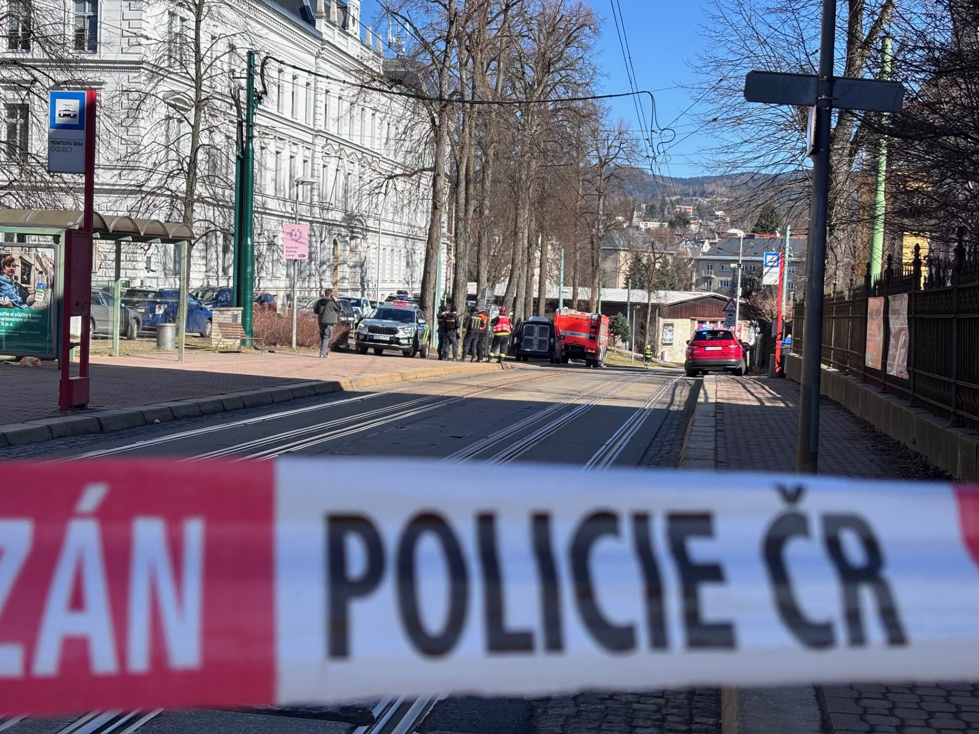 Policie evakuovala budovy liberecké průmyslovky. Anonym ohlásil bombu po e-mailu