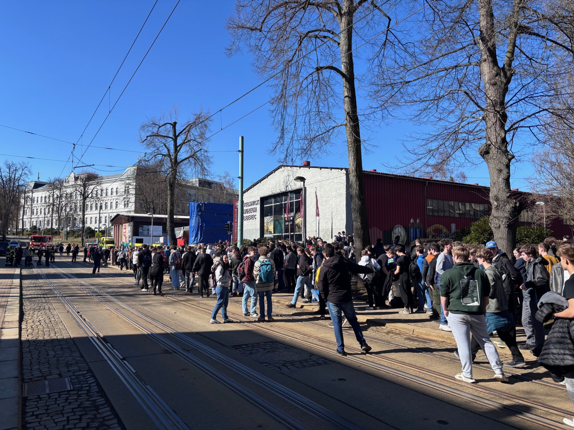 Policie evakuovala budovy liberecké průmyslovky. Anonym ohlásil bombu po e-mailu
