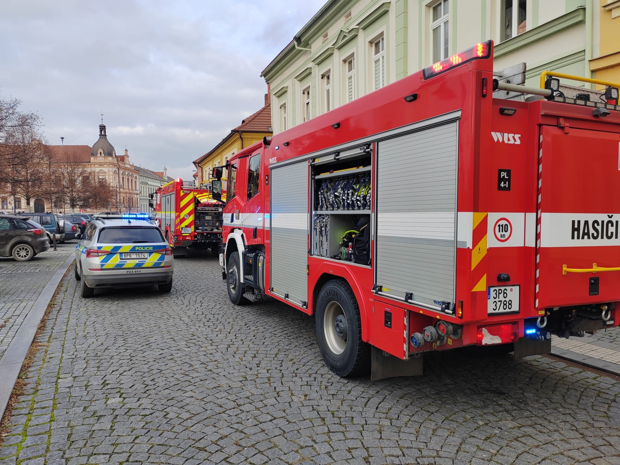Neuvěřitelná bezohlednost. Lidé udávají hasiče za to, že cestou k zásahu houkají